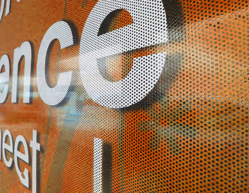 Impresión Flexibles - Algarín Digital - vinil microperforado, microperforado vinil, vinil microperforado para ventanas, microperforado para ventanas